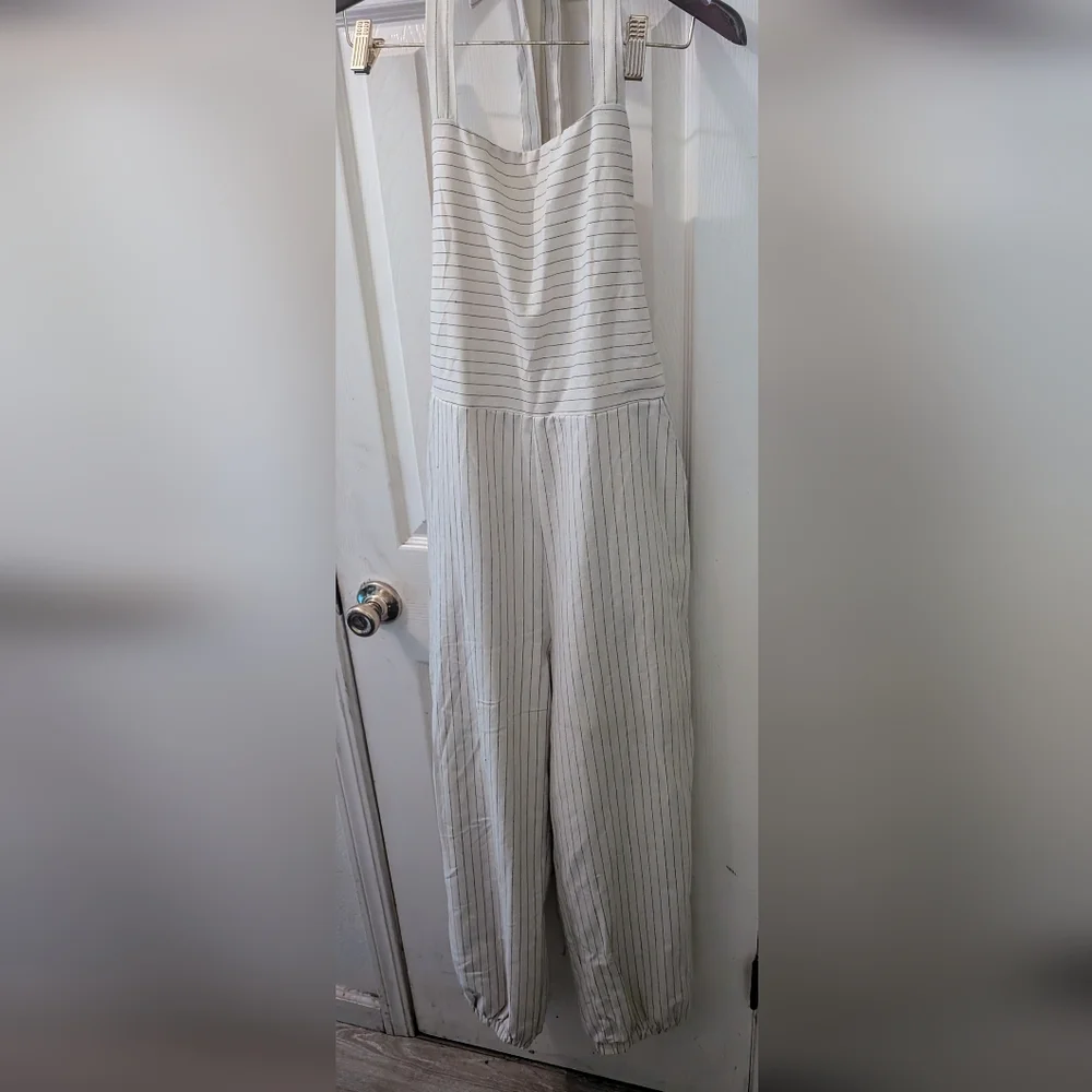 Lulu's Women's Beige Pinstripe Halter Jumpsuit (Nwt!) - Picture 3 of 5